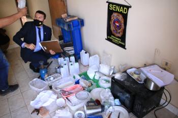 SENAD desmantela laboratorio clandestino de cocaína en Villa Elisa